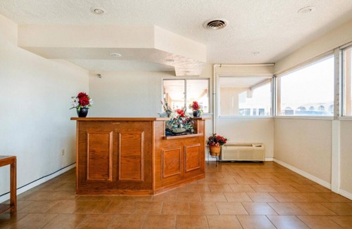Elk City House | Affordable Choice! 3 Spacious Units, Free Parking, Close to Ackley Park