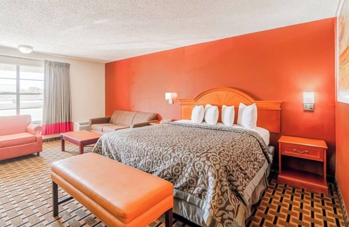 Vernon Hotel | Affordable Pet-Friendly Stay Along Hwy 287 – Ideal for Business and Leisure