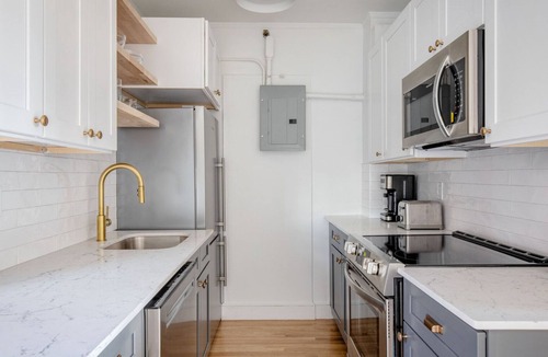 North Brookline Apartment | Airy Brookline 2BR w/W/D, nr Dining & Green Line, by Blueground