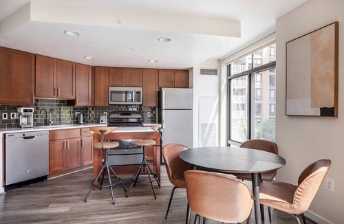 Ballston Apartment | Airy Virginia Square 2BR w/Gym, W/D & Pool, nr Nightlife, by Blueground