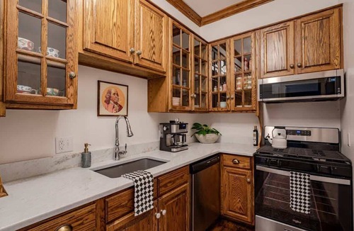 Highland Square House | Akron's Werner House - Historic 4 Bedroom Luxury