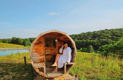 Creola Cabin | Aladdin inspired cabin Hot Tub Pet Friendly 3 Miles from Hocking Hills State Pk