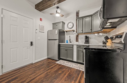 Wallingford Center Apartment | All new 1BR apartment with all the features you are looking for
