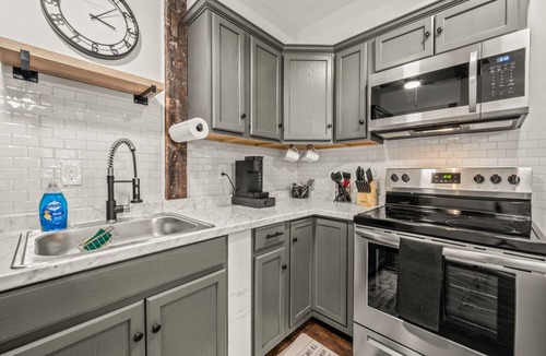 Wallingford Center Apartment | All new 1BR apartment with all the features you are looking for