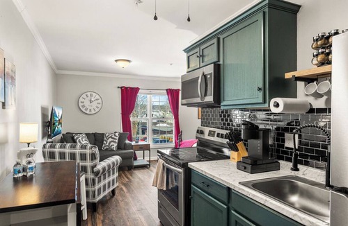 Wallingford Center Apartment | All New Studio apartment in center of town