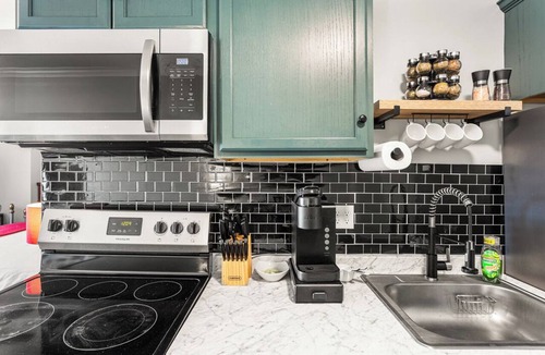 Wallingford Center Apartment | All New Studio apartment in center of town