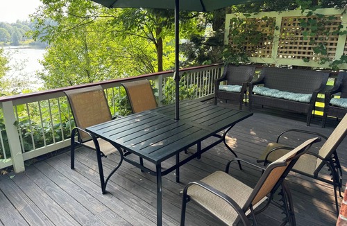 Hillsboro House | All Season Lake House