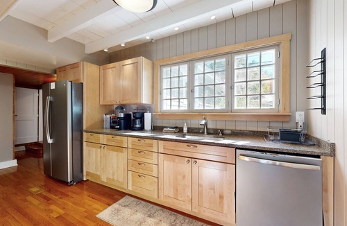 Franklin House | All season lakefront: private dock, yard & deck; near hiking & mtn biking trails