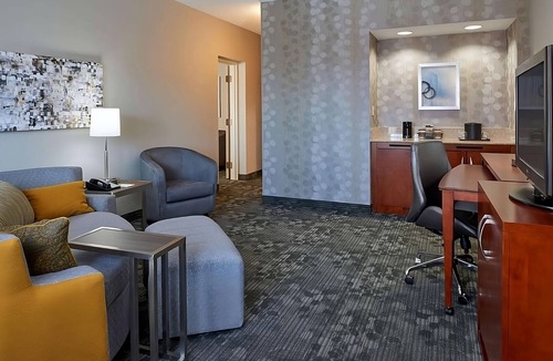Indianapolis Hotel | Always a Great Idea To Unwind! Pets Allowed, Near Bumblebee Ruins