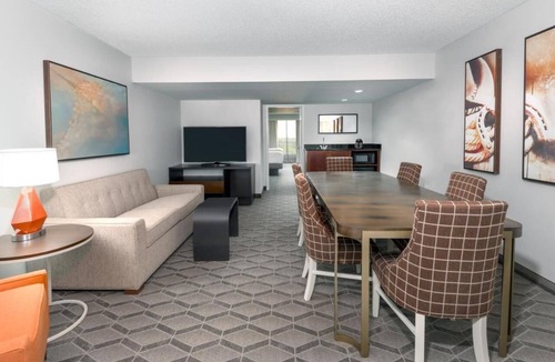 Park Central Hotel | Always a Great Idea To Unwind! 4 Comfortable Units, Indoor Swimming Pool!