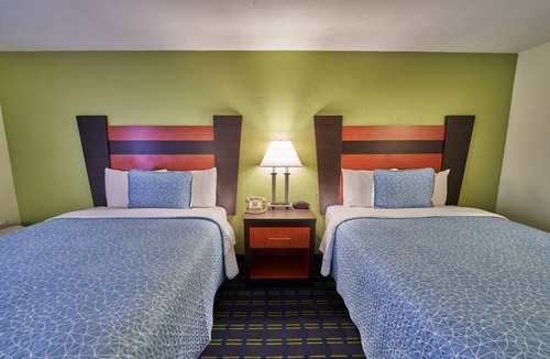 West Yarmouth Hotel | Always a Great Idea To Unwind! Indoor Pool, and Complimentary Breakfast!