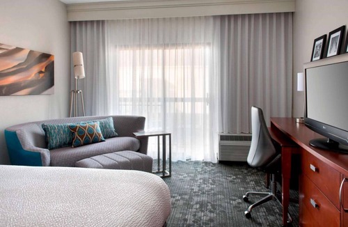 Middletown Hotel | Always a Great Idea To Unwind! Near Chateau-sur-Mer, Free Parking, Pet-Friendly