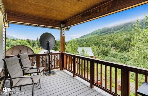 Eagle River Apartment | Alyeska Mountain Oasis in Girdwood. Crow Pass. Chugach National and state park.