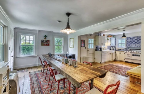 Amagansett North House | Amagansett Farmhouse Short Walk to Atlantic Ave Beach