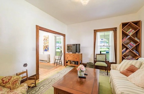 Friendship Apartment | Amazing 2-bdrm apartment in quintessential coastal Friendship, Maine - 1st floor