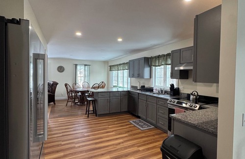 Sheepscot House | Amazing 3-bedroom home, Full Kitchen, in Newcastle perfect for your getaway