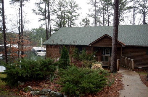 Mount Ida Cabin | Amazing Cabin with Fireplace, Barbecue and Tennis Court in Mount Ida, Arkansas