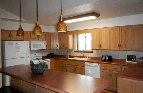 Mount Ida Cabin | Amazing Cabin with Fireplace, Barbecue and Tennis Court in Mount Ida, Arkansas