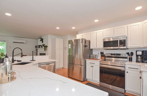 Raymond House | Amazing HUGE 6 bdrm Sebago Lake Waterfront Home