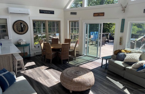 East Wakefield House | AMAZING LAKEFRONT HOUSE w/PRIVATE DOCK, PRIVATE BEACH, 4 BEDROOMS, SLEEPS 12+