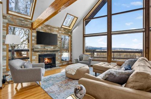 Moorefield Ski Chalet | Amazing Views Hot Tub Deck FirePit & Game Room