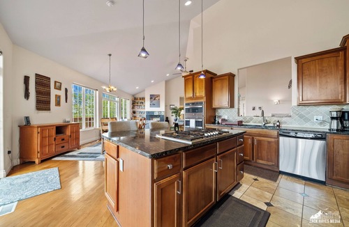 Anchorage House | Amazing Views - Ocean & Mountains! Chef's Kitchen, Sauna, Work from Home!
