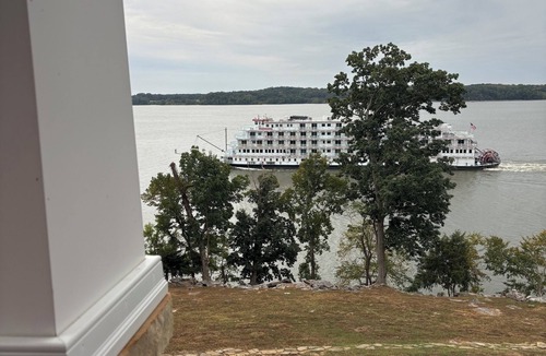 Eddyville House | AMAZING WATERFRONT VIEWS! Spacious 4-bedroom house directly on Barkley Lake