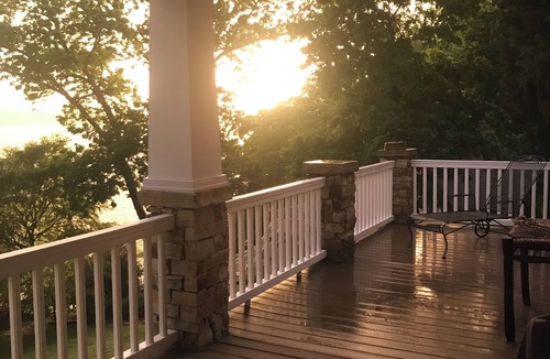 Eddyville House | AMAZING WATERFRONT VIEWS! Spacious 4-bedroom house directly on Barkley Lake