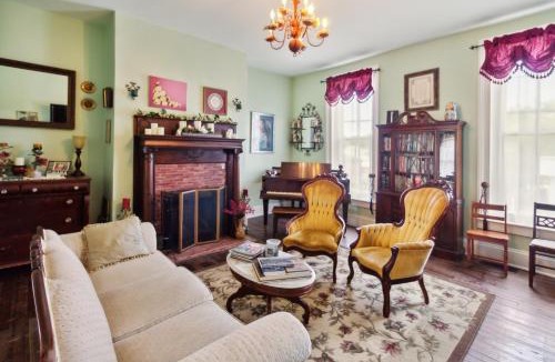 Glasgow Hotel | America Room at Main Street Bed & Breakfast