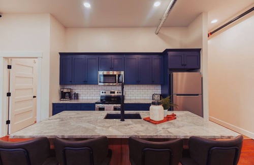 Millersburg Apartment | American Hall Hamilton Suite
