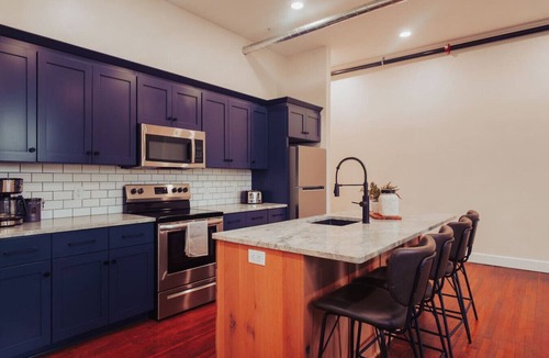 Millersburg Apartment | American Hall Hamilton Suite