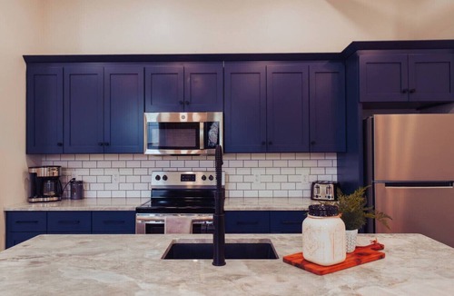 Millersburg Apartment | American Hall Hamilton Suite