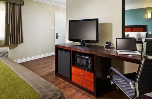 Downey Hotel | American Inn Downey