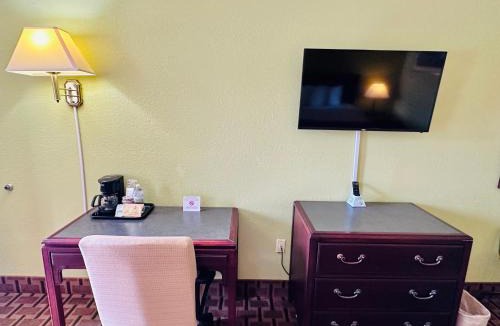 Princeton Hotel | American Inn Princeton