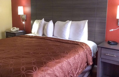 Munras Avenue Hotel | Americas Best Value Presidents Inn on Munras