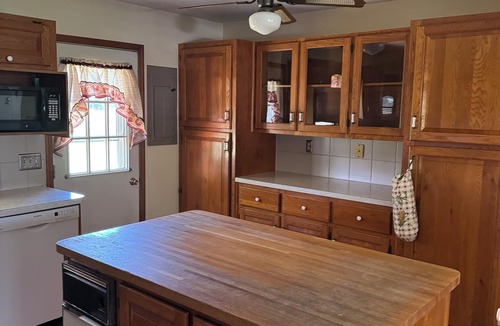 Painter House | Ames Ridge a Quiet 3-bedroom farmhouse in Painter VA