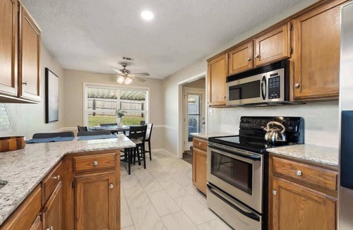 Van Buren House | Amy Ln-Newly Remodeled Home w/Outdoor Dining Area