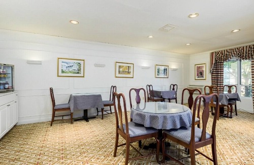 Farmington House | An Amazing Location with an Exquisite Ambiance!