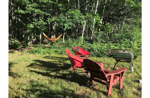 Waldoboro Cabin | An off-grid comfy cabin in a quiet corner of a midcoast organic farm