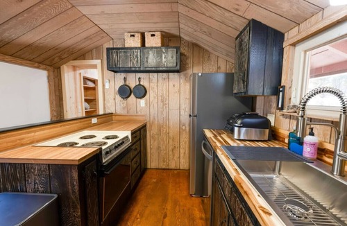 Apple Valley Cabin | Anasazi Cabin Suite – Private Jacuzzi & Fire Pit!
