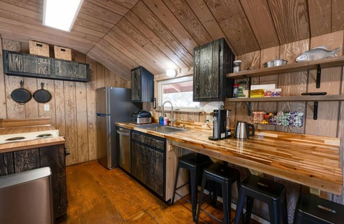Apple Valley Cabin | Anasazi Cabin Suite – Private Jacuzzi & Fire Pit!
