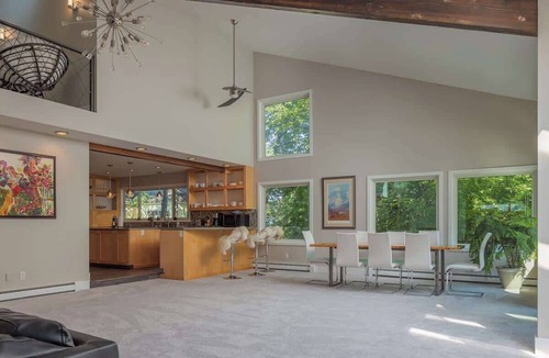 South Addition House | Anchorage Grand Home Downtown Villa