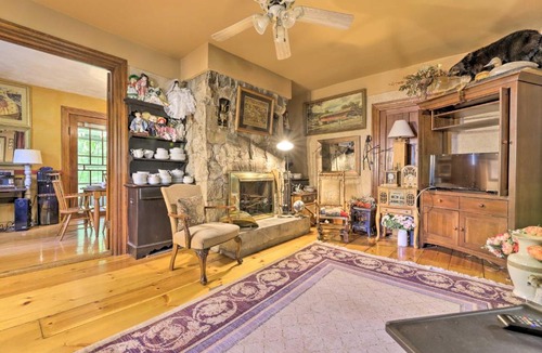 Woodstock House | Antique-Filled Home, half Mi to Woodstock Fair