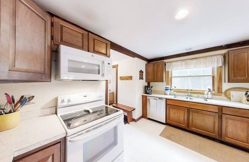 Bayville Cabin | Appalachee Pond Waterfront Cottage | Decks, Sunroom, Dock with Kayaks & Canoe