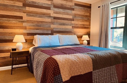 Vernon Apartment | Appalachian Hotel Summer Escape Hot Tub Pool 330