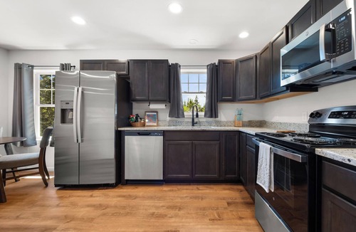 Bernard Apartment | Apple Blossom Cottage - Cozy Romantic Escape - Quiet Orchard Setting