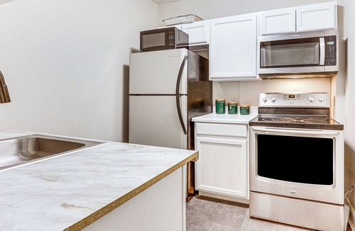 Youngstown Apartment | Apt 4 Mi to Youngstown State University!