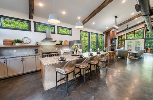 Pickens Cabin | Arcade Game, Board Games, Hot Tub, Fire Pit, Pets, Manhattan