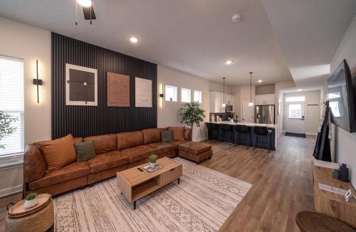 Cleveland House | Arcade Game Room! Luxury New 3BR CLE Clinic UnivCircle Little Italy