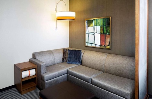 Moab Hotel | Arches Nearby! Next to North Window, Free Breakfast, Pool, Gym, Parking!